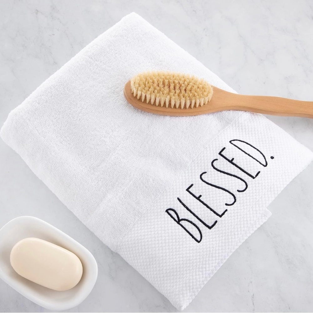 Rae Dunn Bath Towel